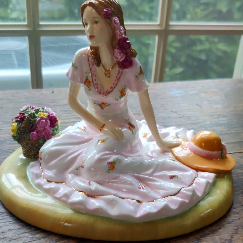 Royal Albert Summer RoseOld Country Roses 2012 Figure of the Year#RA27